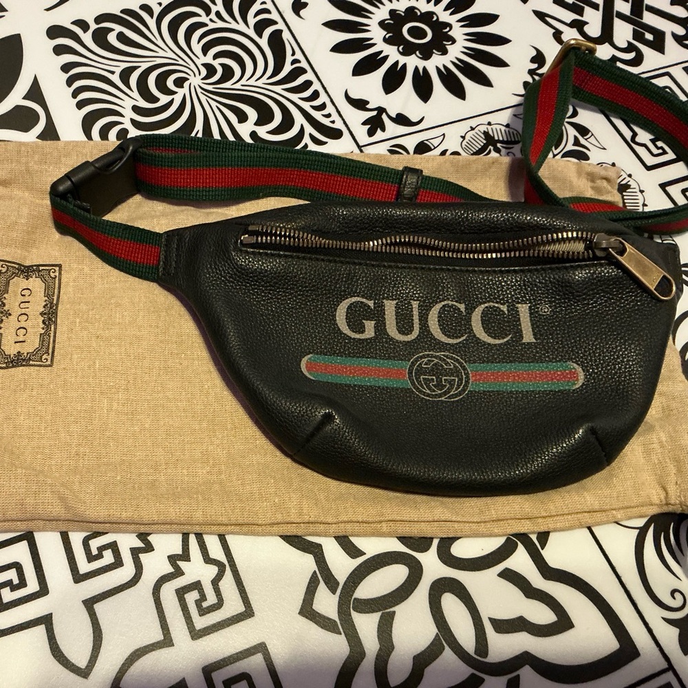 Gucci black Textured Leather Pouch